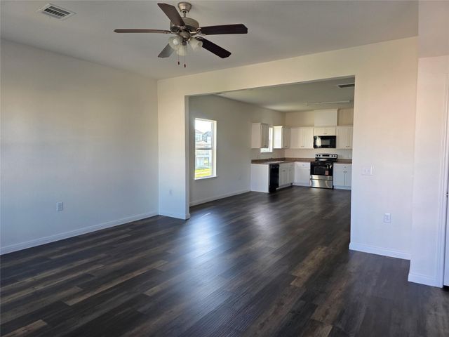 6303 White Oak Drive, Hitchcock, TX 77563
