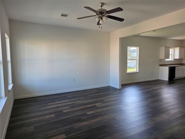6303 White Oak Drive, Hitchcock, TX 77563
