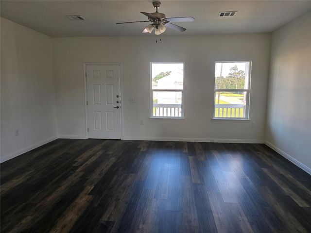 6303 White Oak Drive, Hitchcock, TX 77563