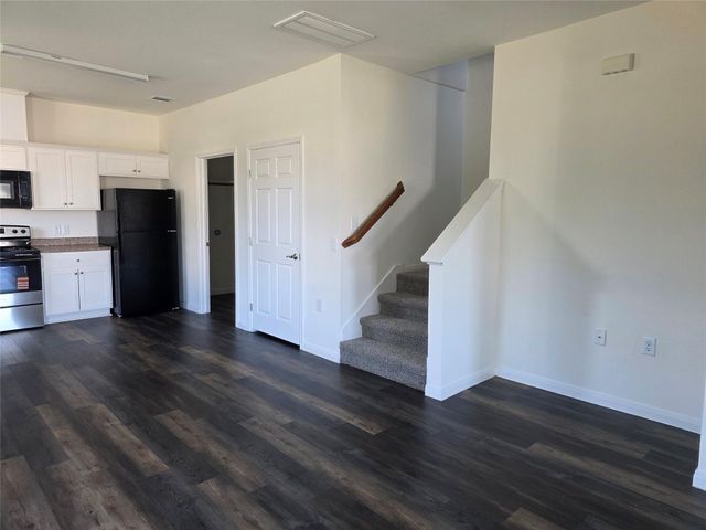 6303 White Oak Drive, Hitchcock, TX 77563