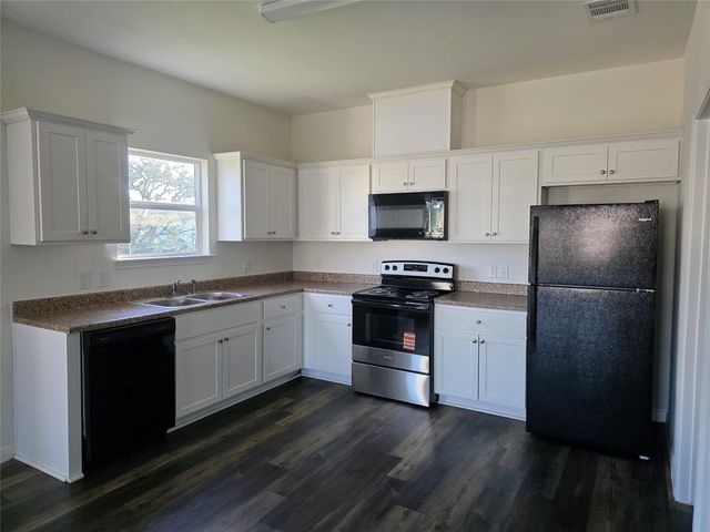6303 White Oak Drive, Hitchcock, TX 77563