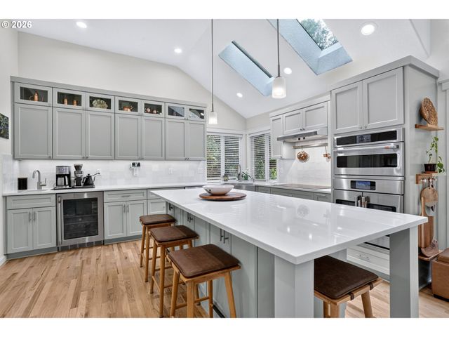 14567 Sw WOODHUE St, Tigard, OR 97224