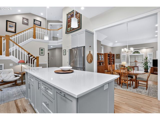 14567 Sw WOODHUE St, Tigard, OR 97224
