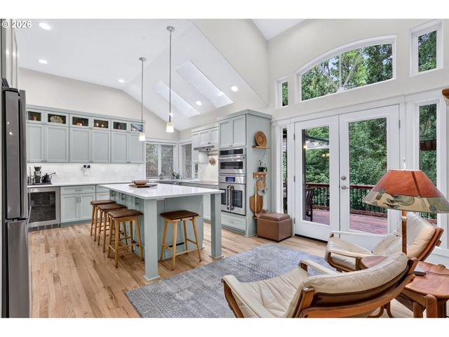 14567 Sw WOODHUE St, Tigard, OR 97224