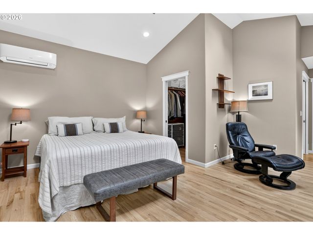 14567 Sw WOODHUE St, Tigard, OR 97224