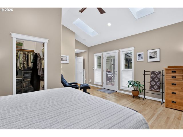 14567 Sw WOODHUE St, Tigard, OR 97224