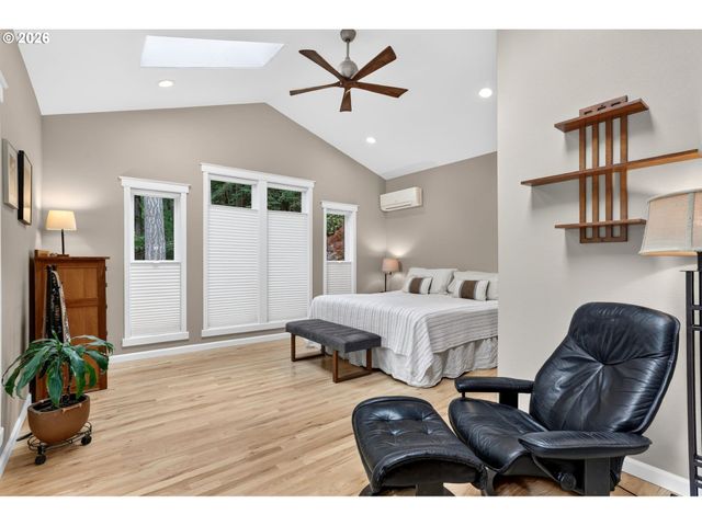 14567 Sw WOODHUE St, Tigard, OR 97224