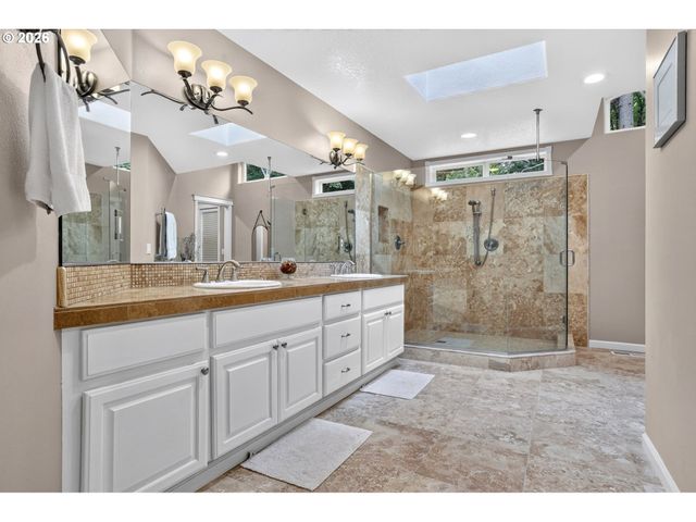 14567 Sw WOODHUE St, Tigard, OR 97224