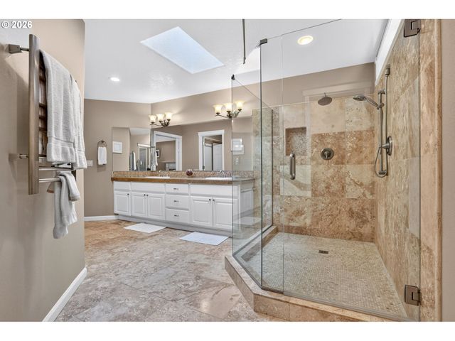 14567 Sw WOODHUE St, Tigard, OR 97224
