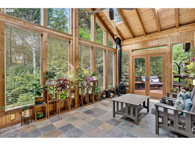14567 Sw WOODHUE St, Tigard, OR 97224
