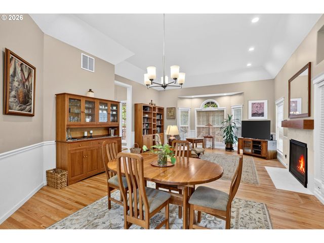 14567 Sw WOODHUE St, Tigard, OR 97224