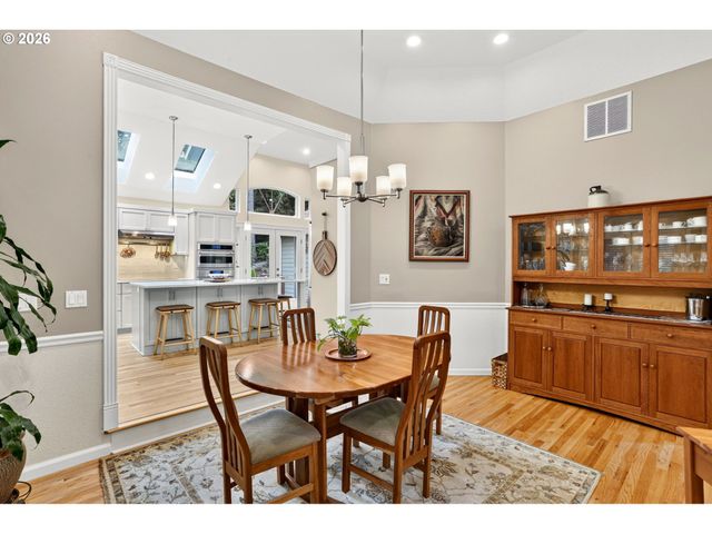 14567 Sw WOODHUE St, Tigard, OR 97224
