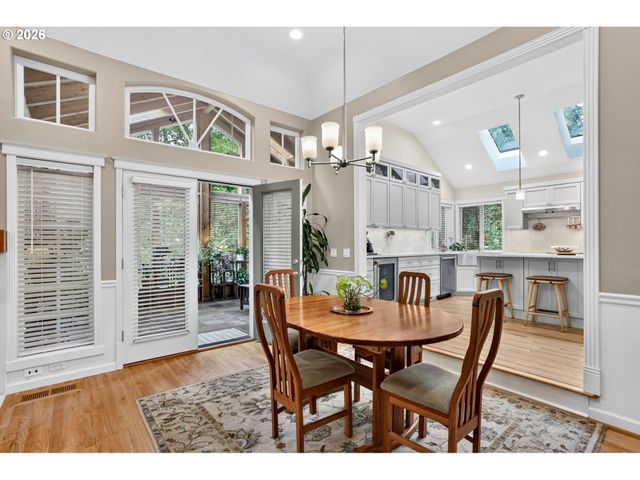 14567 Sw WOODHUE St, Tigard, OR 97224