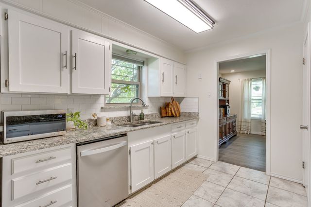 3825 Twilight Drive S, Benbrook, TX 76116