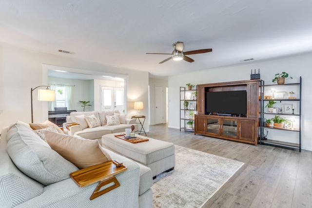 3825 Twilight Drive S, Benbrook, TX 76116