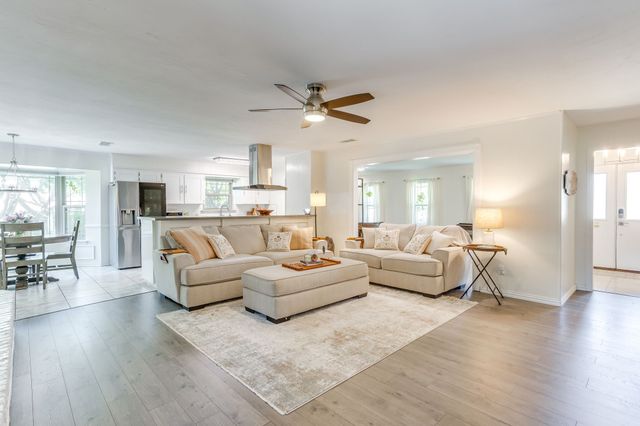 3825 Twilight Drive S, Benbrook, TX 76116