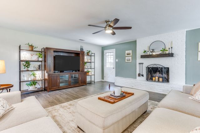 3825 Twilight Drive S, Benbrook, TX 76116