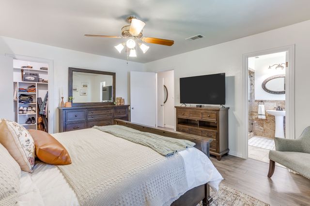 3825 Twilight Drive S, Benbrook, TX 76116