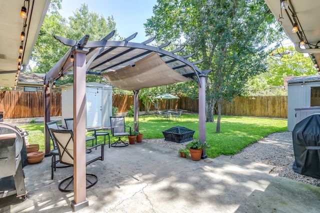 3825 Twilight Drive S, Benbrook, TX 76116