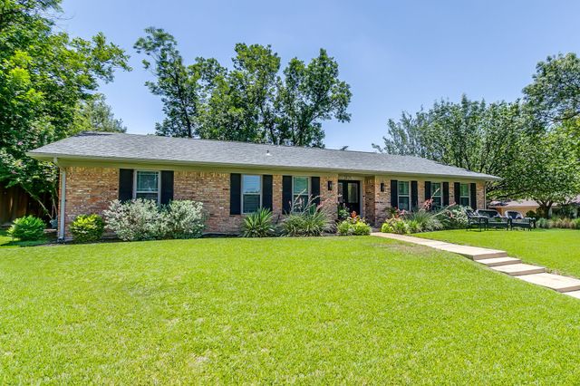 3825 Twilight Drive S, Benbrook, TX 76116