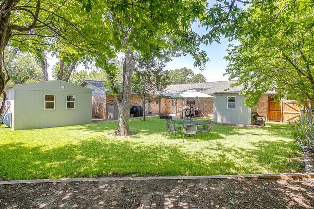 3825 Twilight Drive S, Benbrook, TX 76116
