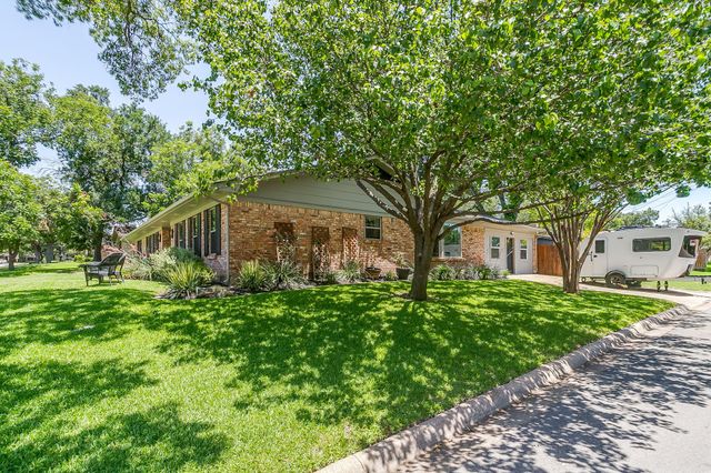 3825 Twilight Drive S, Benbrook, TX 76116
