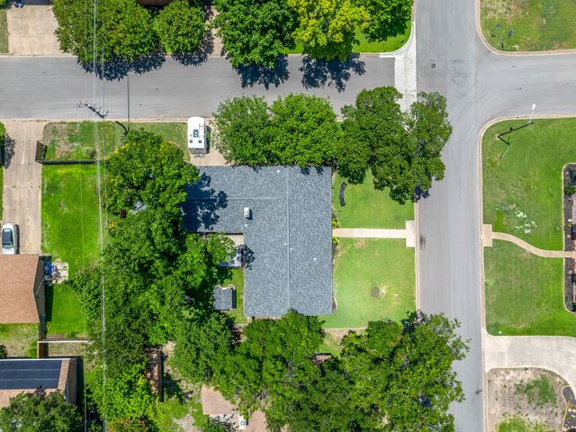 3825 Twilight Drive S, Benbrook, TX 76116