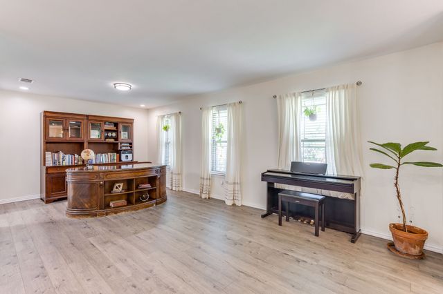 3825 Twilight Drive S, Benbrook, TX 76116