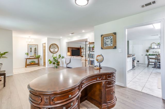 3825 Twilight Drive S, Benbrook, TX 76116