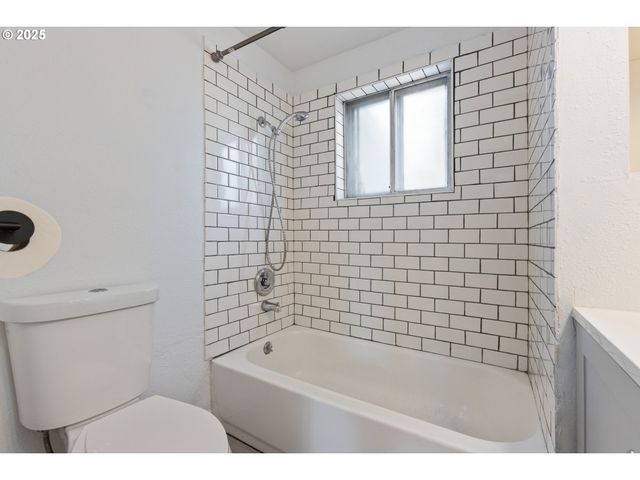 325 Nw 2ND Ave, Kelso, WA 98626