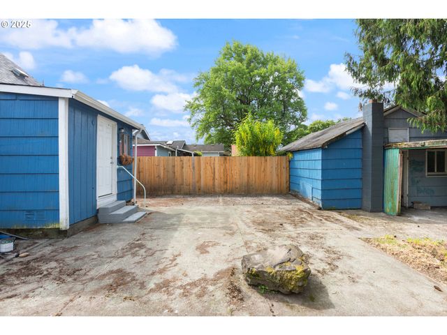 325 Nw 2ND Ave, Kelso, WA 98626