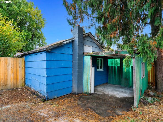 325 Nw 2ND Ave, Kelso, WA 98626