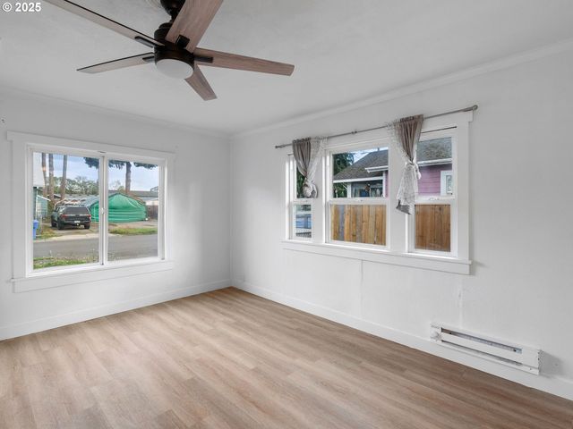 325 Nw 2ND Ave, Kelso, WA 98626