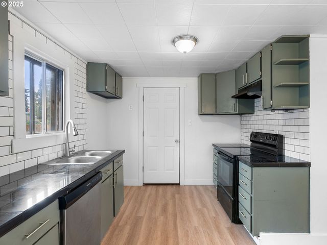 325 Nw 2ND Ave, Kelso, WA 98626