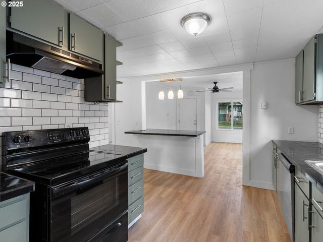 325 Nw 2ND Ave, Kelso, WA 98626