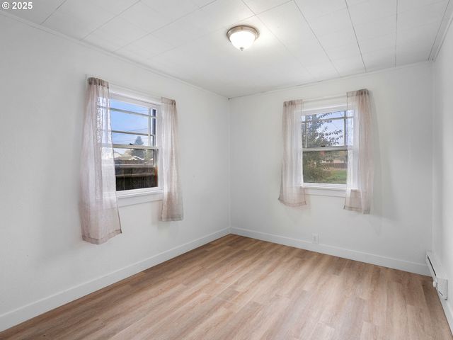 325 Nw 2ND Ave, Kelso, WA 98626