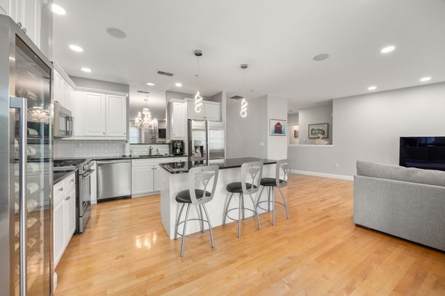 201 Victory Rd 201, Quincy, MA 02171