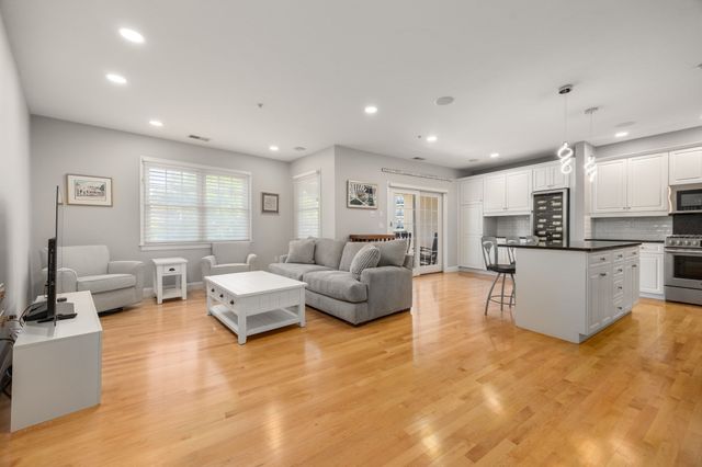 201 Victory Rd 201, Quincy, MA 02171