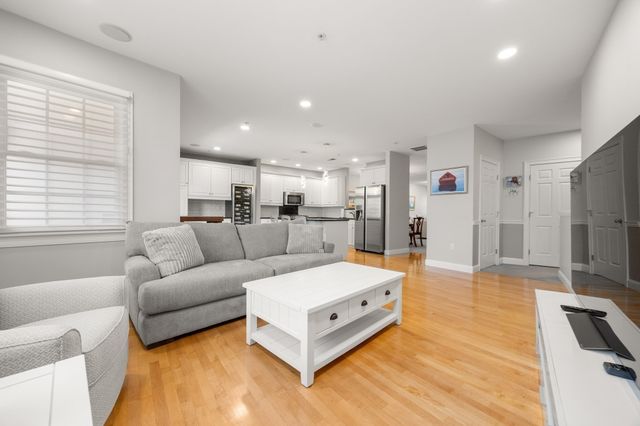201 Victory Rd 201, Quincy, MA 02171