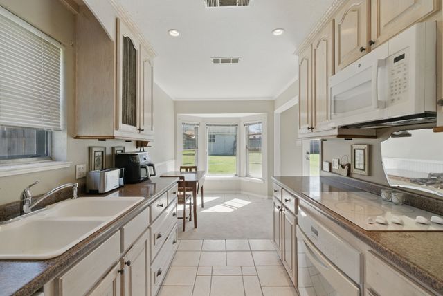141 Mountain View Drive, Azle, TX 76020