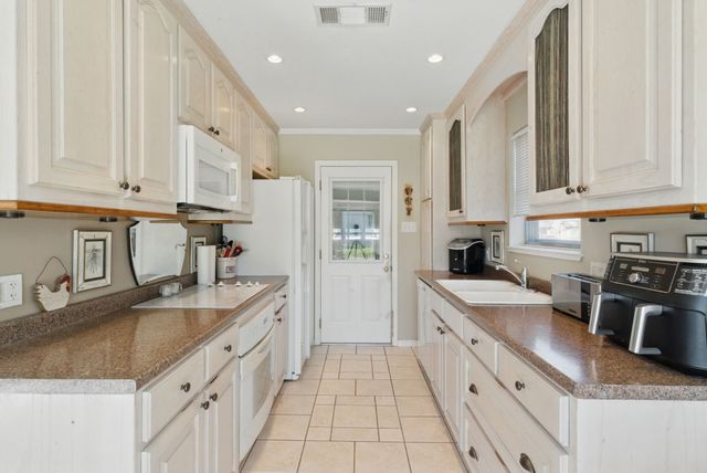 141 Mountain View Drive, Azle, TX 76020