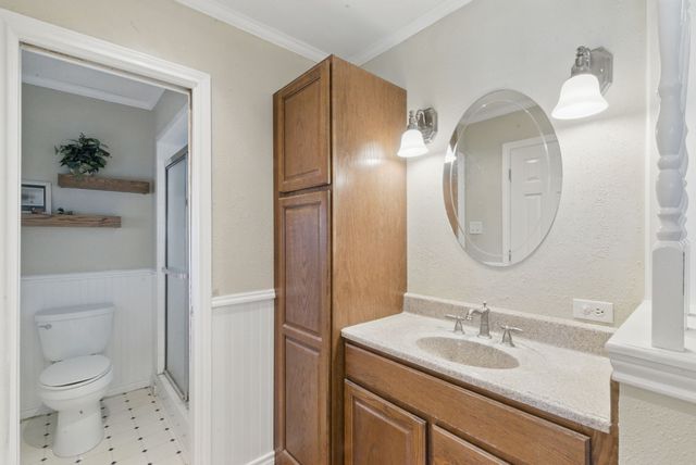 141 Mountain View Drive, Azle, TX 76020
