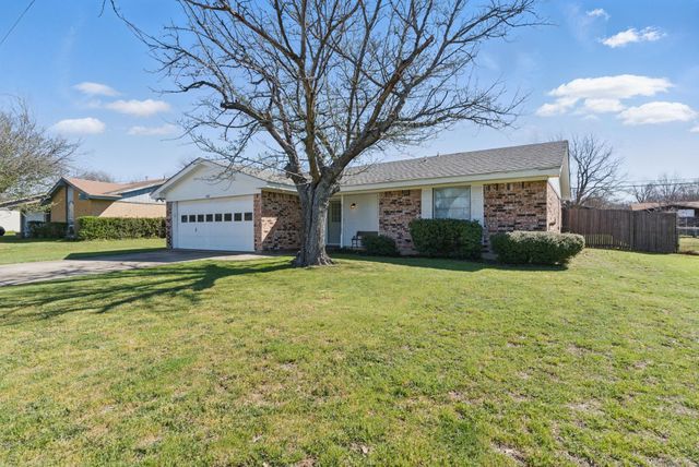 141 Mountain View Drive, Azle, TX 76020