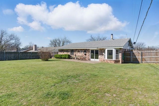 141 Mountain View Drive, Azle, TX 76020