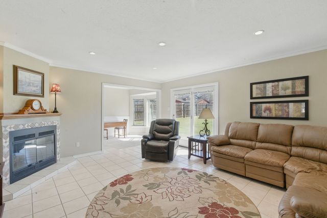 141 Mountain View Drive, Azle, TX 76020