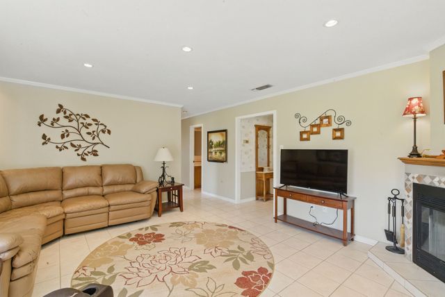 141 Mountain View Drive, Azle, TX 76020