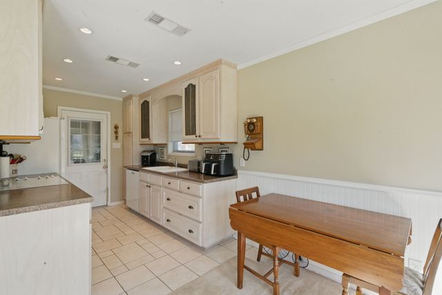 141 Mountain View Drive, Azle, TX 76020