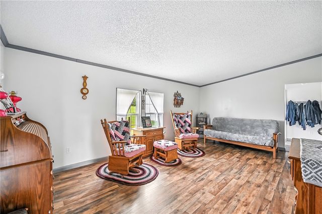 400 Oak Hill Rd, Shenango Twp, PA 16159