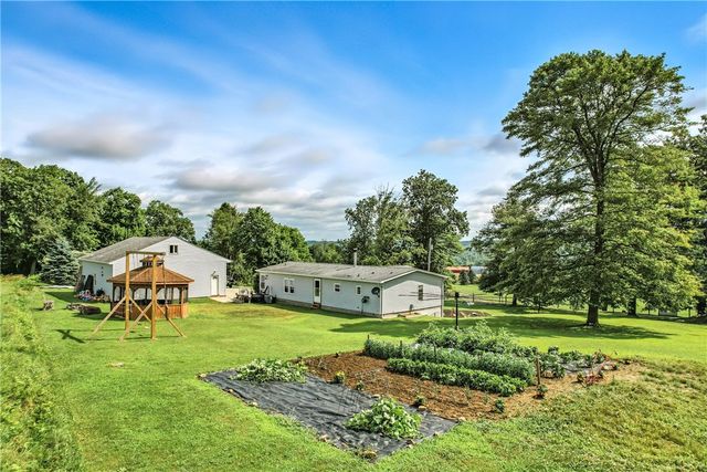 400 Oak Hill Rd, Shenango Twp, PA 16159
