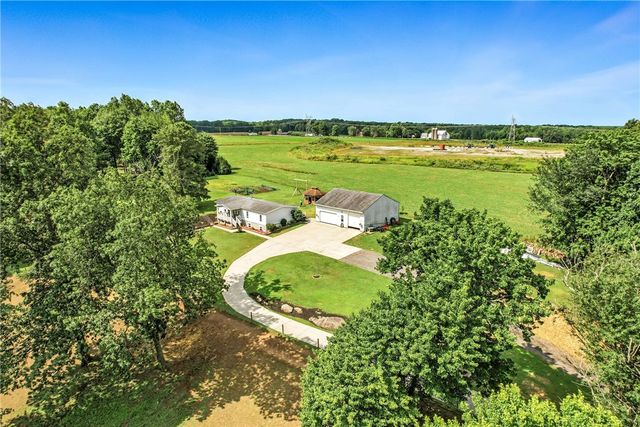 400 Oak Hill Rd, Shenango Twp, PA 16159